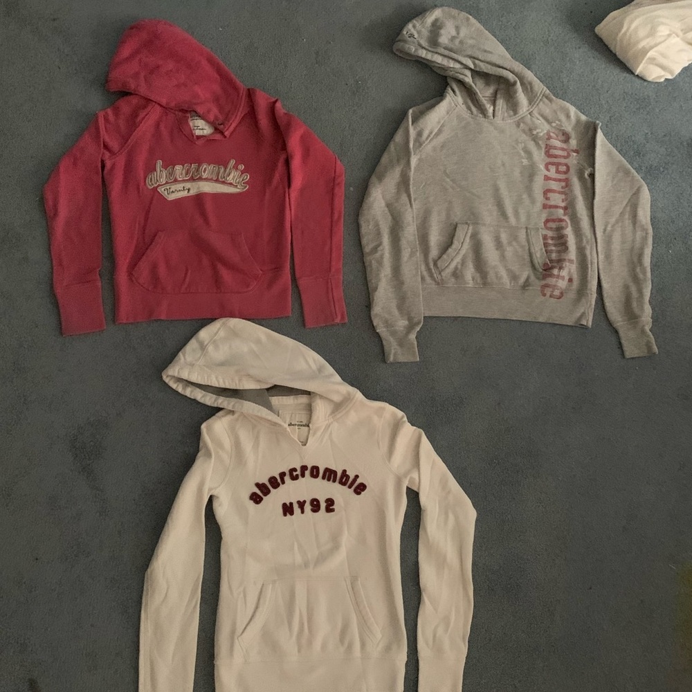 3 Abercrombie kids sweatshirts (3)